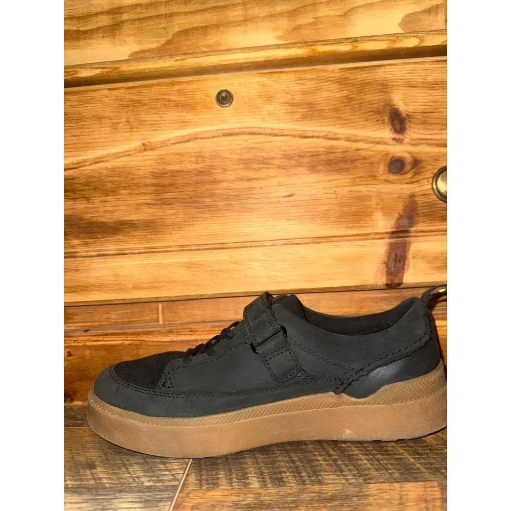 Clark’s‎ Youth Odor Control Sneaker Shoes  Size 6 Youth